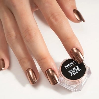 decorazione unghie con pigmento cromato